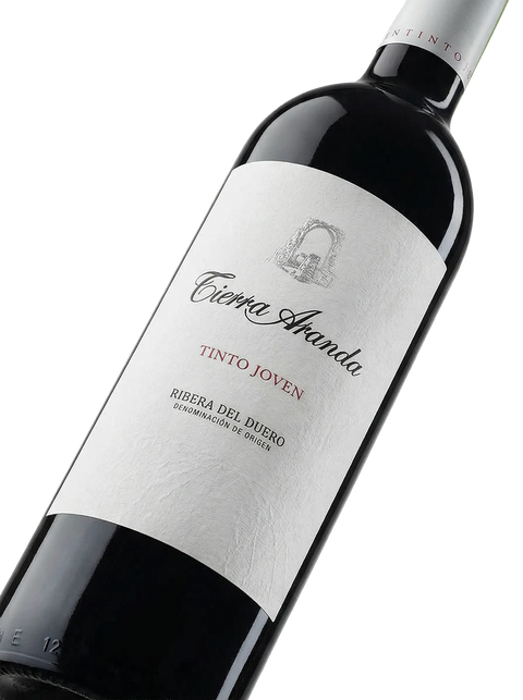 Primer plano de la botella de vino tinto Tierra Aranda Joven.