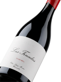 Primer plano de la botella de vino tinto Verum Las Tinadas Cencibel.