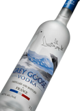 Primer plano del gran formato Jeroboam (3 Litros) de Vodka Grey Goose.