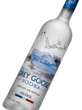 Primer plano del formato magnum (1,75L) de Vodka Grey Goose.