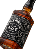 Detalle etiqueta Jack Daniel's Old No.7 Tennessee Whiskey Every Drop Made in Lynchburg Tennessee