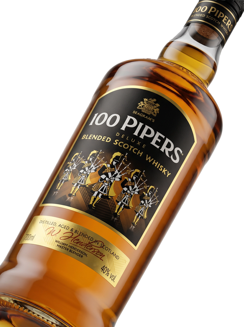 Detalle etiqueta Blended Scotch Whisky Seagram's 100 Pipers Deluxe Distilled Aged Blended Scotland
