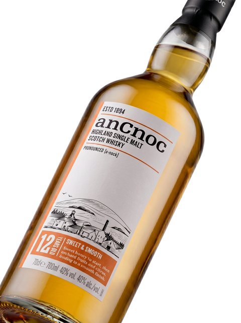 Detalle etiqueta Highland Single Malt Scotch Whisky anCnoc 12 Years Old Sweet and Smooth Knockdhu