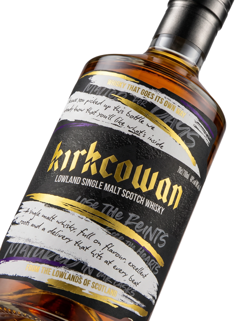 Detalle etiqueta Lowland Single Malt Scotch Whisky Bladnoch Kirkcowan Whisky That Goes Its Own Way