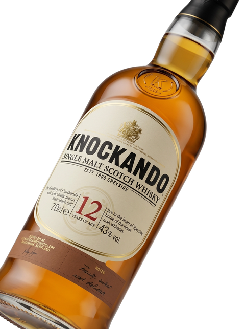 Detalle etiqueta Speyside Single Malt Scotch Whisky Knockando 12 Years Little Black Hill Speyside
