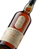 Detalle etiqueta Islay Single Malt Scotch Whisky Lagavulin 16 Years Destilería 1816 Isle of Islay